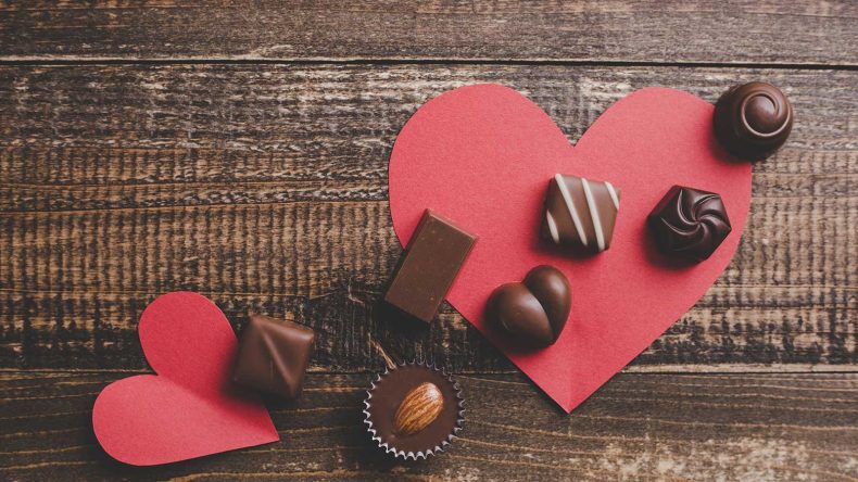 チョコを送る日本のバレンタインはおかしい？歴史や海外の風習、経済的な側面について